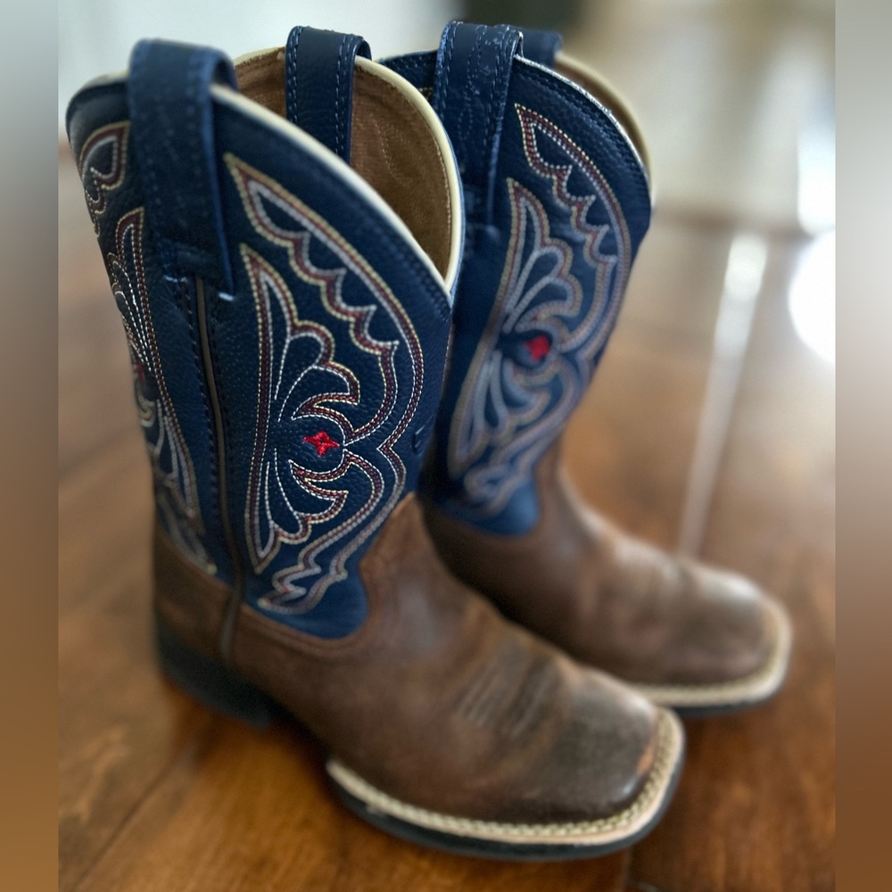 Like new Ariat little kids size 10.5 QuickDraw Western Boot